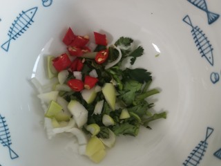 3、阳春面,加入小米辣