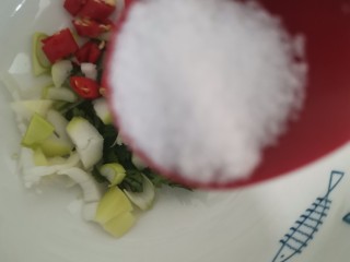 4、阳春面,放盐