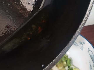 7、阳春面,浇上热油榨香