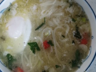 12、阳春面,在把面挑到碗中,不用过冷水