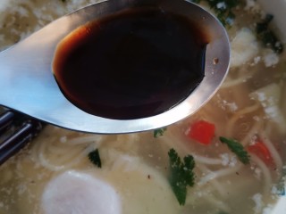 14、阳春面,在加入酱油