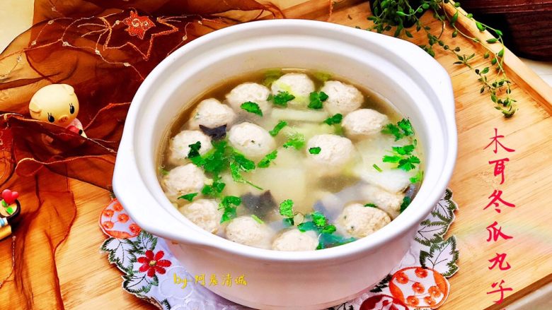 点翠清汤白玉丸木耳冬瓜丸子汤