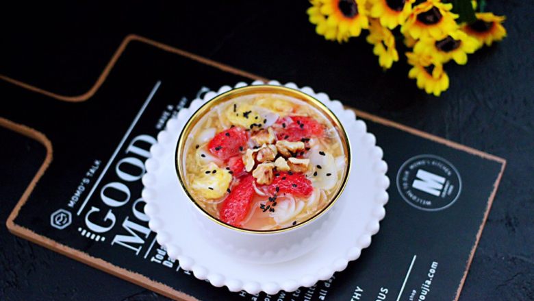 草莓酒酿百合鸡蛋羹