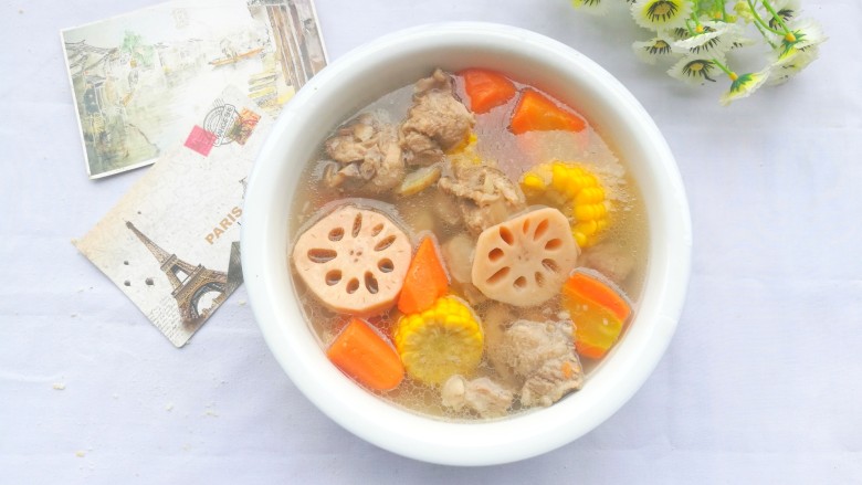 莲藕胡萝卜玉米排骨汤 美味营养又健康