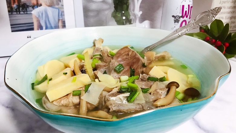 冬笋菌菇排骨老鸭煲(高压锅版)