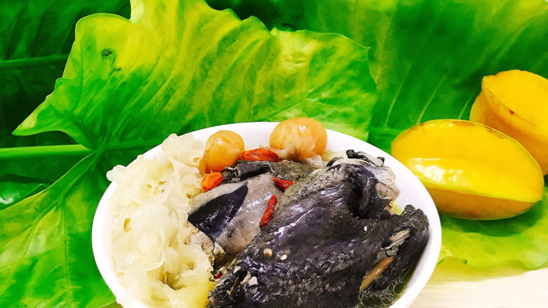 银耳元肉乌鸡汤