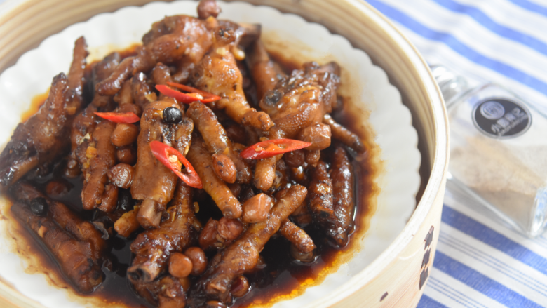 茶餐厅的厨师是怎么做豆豉凤爪的？