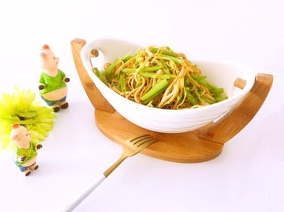 凉拌香芹干豆腐-凉拌菜夏季伴侣