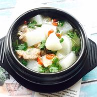 营养滋补+白萝卜筒骨汤