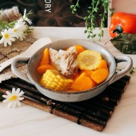 胡萝卜玉米排骨汤