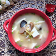 白玉菇豆腐汤