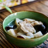 藕丁黑木耳炖排骨