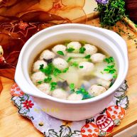点翠清汤白玉丸木耳冬瓜丸子汤