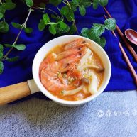 番茄蟹味菇鲜虾年糕汤