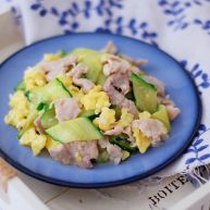 黄瓜鸡蛋炒肉片