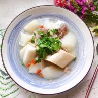 牛腿骨枸杞萝卜汤