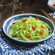 夏天小菜~凉拌莴笋