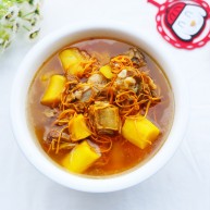 养生滋补的虫草山药排骨汤