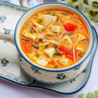 番茄金针菇豆腐汤