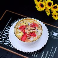 草莓酒酿百合鸡蛋羹