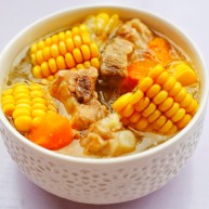 胡萝卜玉米排骨汤 ～