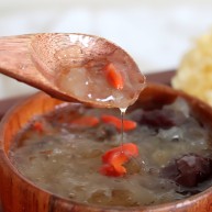 超级拉丝红枣桃胶银耳汤