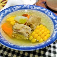 胡萝卜玉米排骨汤