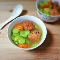 肉圆青蚕豆米汤