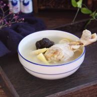 春笋海参煲鸡腿汤