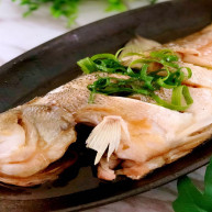 清蒸鲈鱼——蒸鱼好吃又不腥的小秘密都在这里了