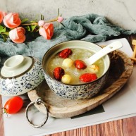 红枣银耳莲子汤