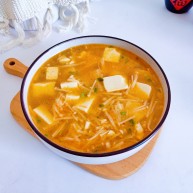 金针菇豆腐汤