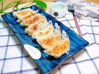 1、冰花锅贴,先来一张成品图！