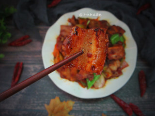 9、回锅肉,出锅装盘,配米饭很好吃