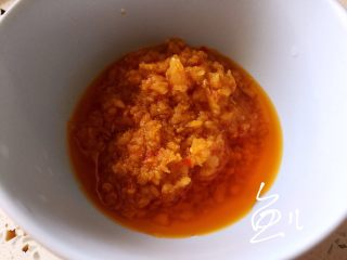 2、蒜香小龙虾,准备蒜蓉酱