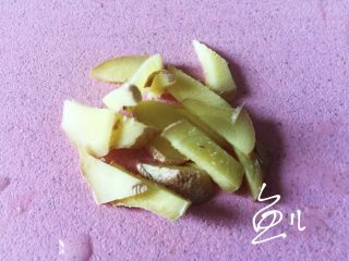 4、蒜香小龙虾,生姜切小块