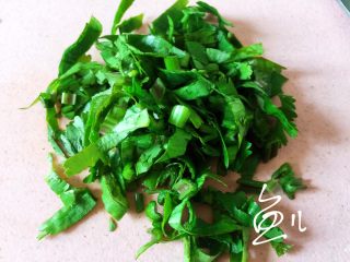 5、蒜香小龙虾,香菜切碎