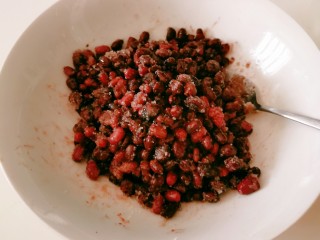 5、山药红豆糕,拌匀腌制20分钟