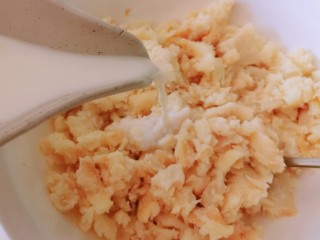 10、山药红豆糕,拌入牛奶