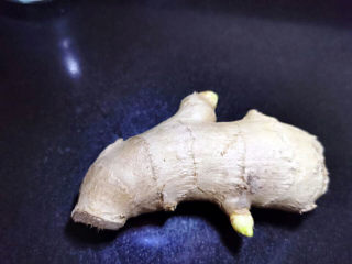 3、松茸鸡汤,姜