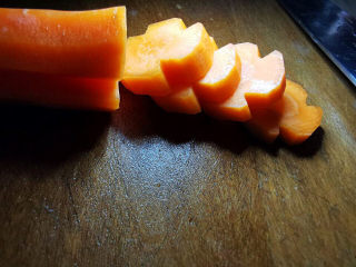 6、松茸鸡汤,切片