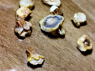 10、松茸鸡汤,姬松茸的这部分不要啦