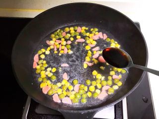 23、什锦蛋蒸豆腐,加入1勺生抽