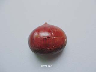 3、家常版的糖炒板栗,用刀切十字刀口