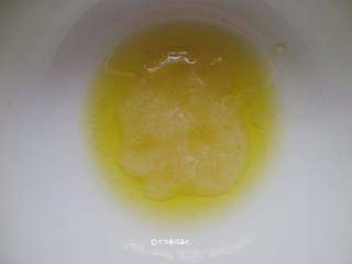 6、家常版的糖炒板栗,一勺蜂蜜+一勺油混合均匀