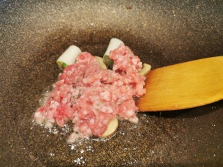 14、炸酱面~自制手擀面版,翻炒