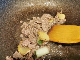 15、炸酱面~自制手擀面版,肉馅儿全部炒熟变色