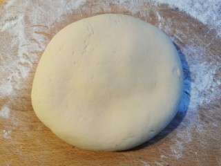 26、炸酱面~自制手擀面版,压成面饼