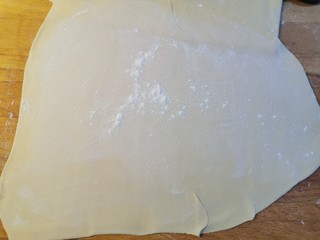 31、炸酱面~自制手擀面版,再撒一些面粉防止粘连