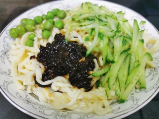 38、炸酱面~自制手擀面版,一碗香香的自制手擀面